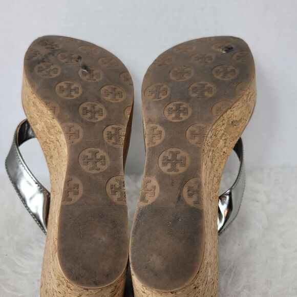 Tory Burch Thora Cork Wedge Flip Flip  Shiny Patent Silver Sandal Shoes Size 7.5 - Picture 10 of 10